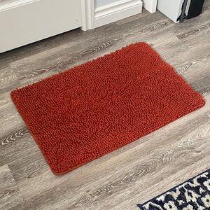 Plush Chenille Bath Mat in Burnt Orange - Non-Slip Comfort